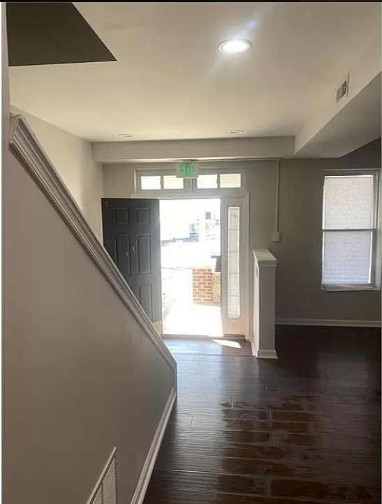 Building Photo - 3 bedrooms 3 bathroom Completely Rehabbed ...
