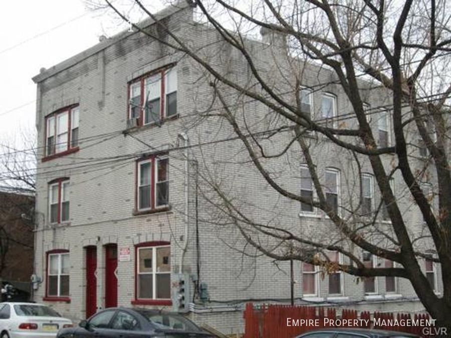 737 E 7th St Unit 1, Bethlehem, PA 18015 Room for Rent in Bethlehem