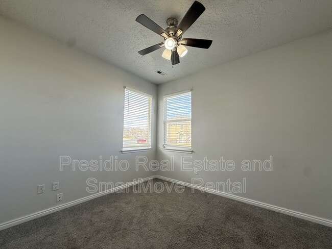 Foto del edificio - 4737 Oregon Trail Way W