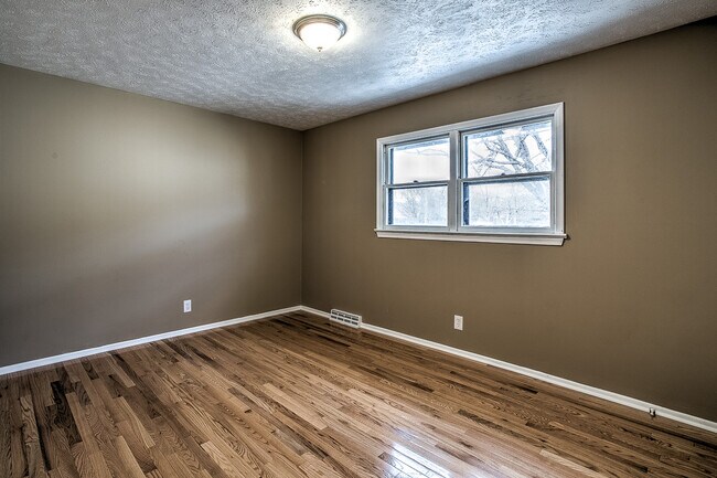Building Photo - 6336 N 68th St