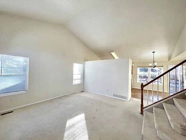 Foto del edificio - Spacious 4 Bed/3/5 Bath 2 Story w Finished Basement in Fairfax at Briargate