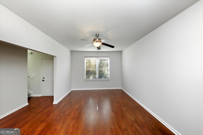 Foto del edificio - 541 Tulip Ln