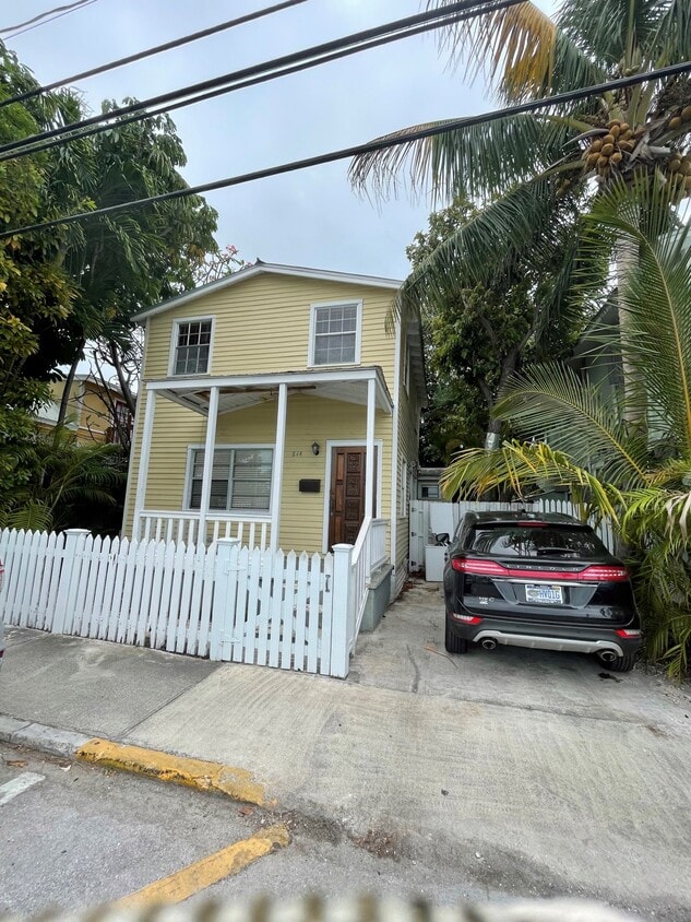 Primary Photo - 844 Olivia St