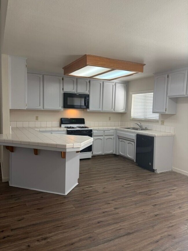Foto del edificio - 10808 Sunset Canyon Dr