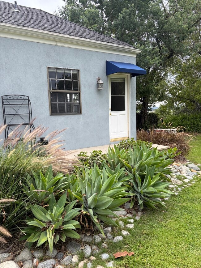 Entrance with deck for plants - 665 Rim Rd