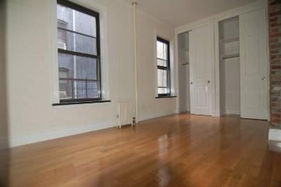 Primary Photo - 240 E 18th St