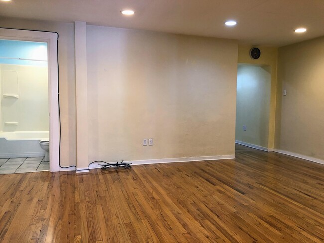 Building Photo - 4914 Penn Ave