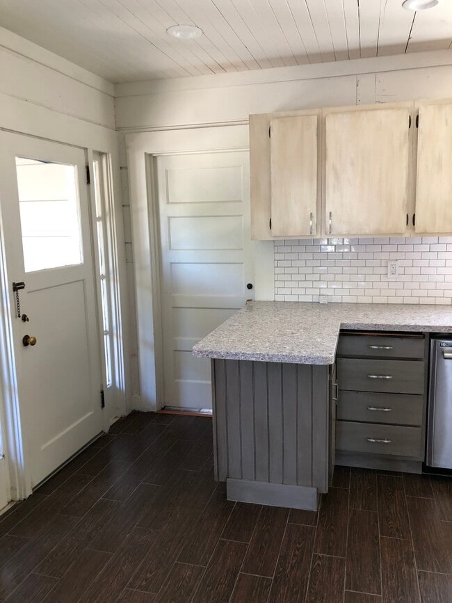 Building Photo - 1059 Main St