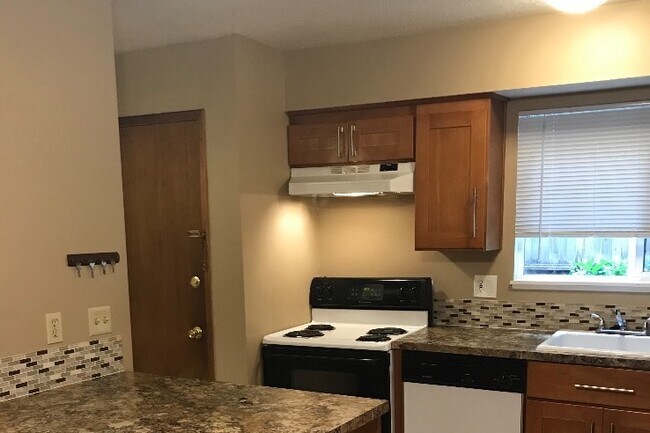 Kitchen - 1515 SW 18th Ave