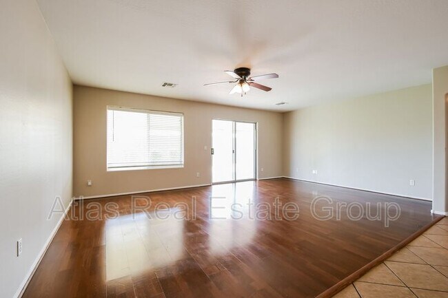 Foto del edificio - 16244 N 28th St