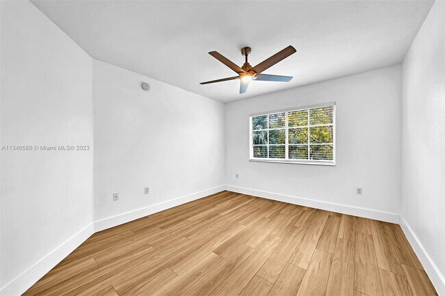 Building Photo - 2516 Centergate Dr