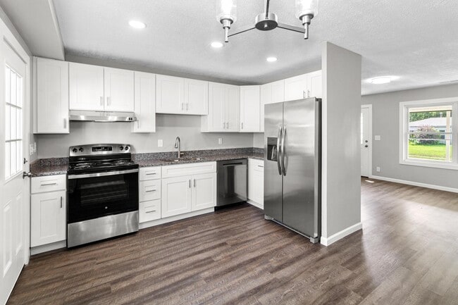 Building Photo - 261 Sunset Dr S