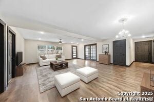 2643 W Gramercy Pl