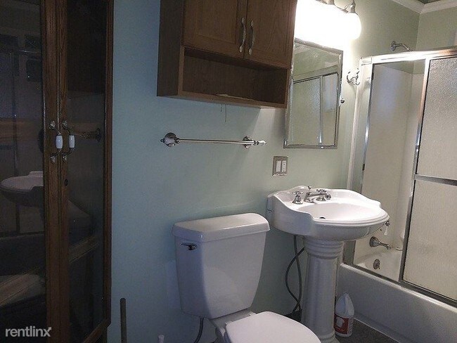 Foto del edificio - 2 br, 1 bath Apartment - 424 East H Street
