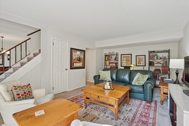 Building Photo - Beautiful 2-Bedroom, 2.5-Bath Townhome in ...
