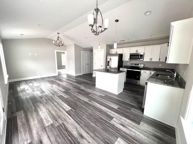 Building Photo - 30 Creekside Ln