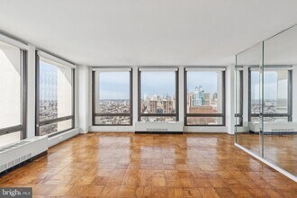 Building Photo - 220 Locust St