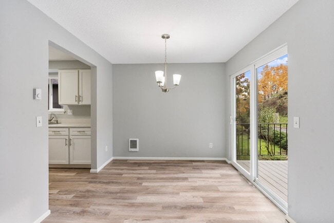Building Photo - 3bd/ 1bth - Best Value in West Linn!
