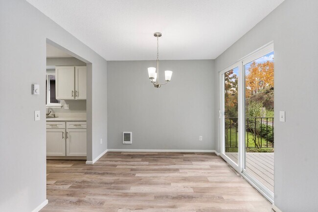 Foto del edificio - Charming, newly renovated West Linn apartment