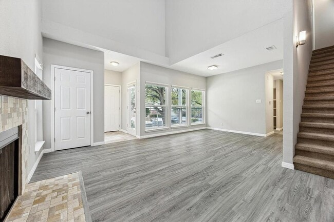 Building Photo - 6600 Valleyside Rd