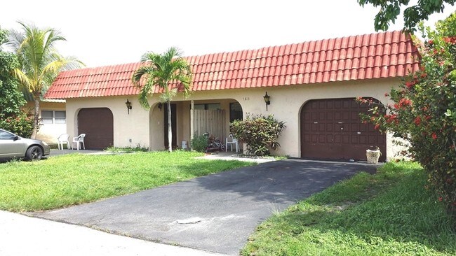 Building Photo - 7809 NW 70th Ct