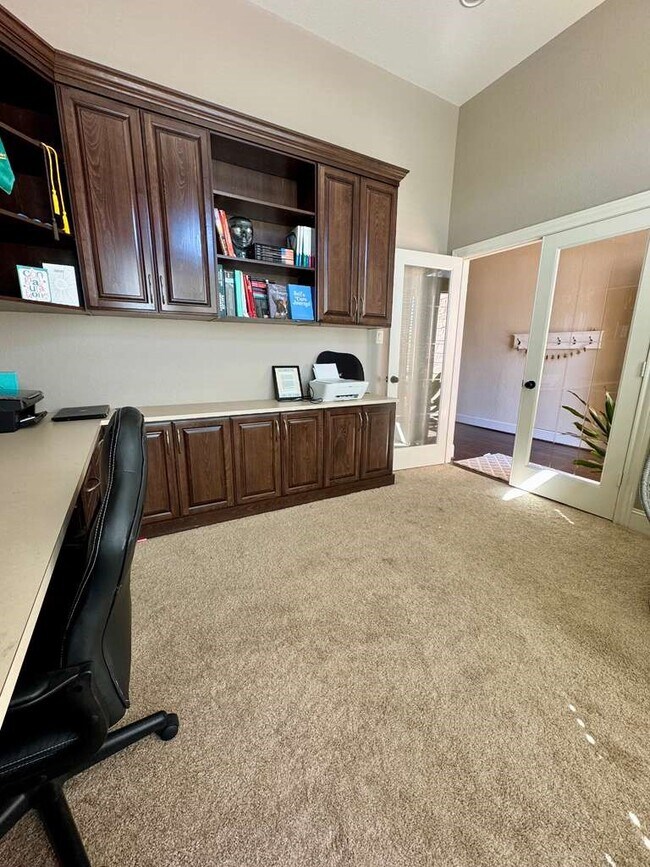 Building Photo - 18614 Town Bluff Dr