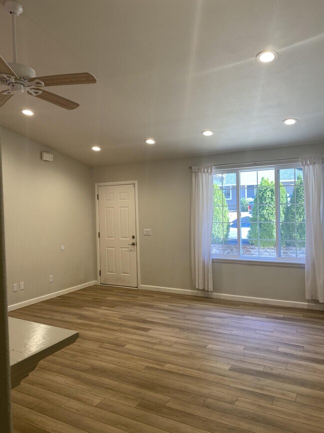 Building Photo - 1503 9th Ave Ct