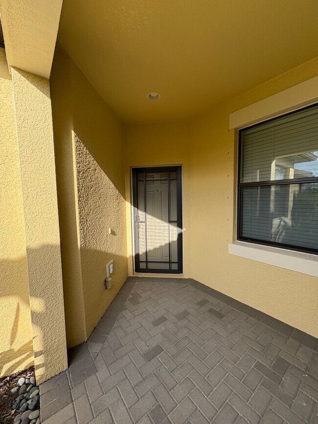 Building Photo - 55+ Gated community of Venetian Falls *