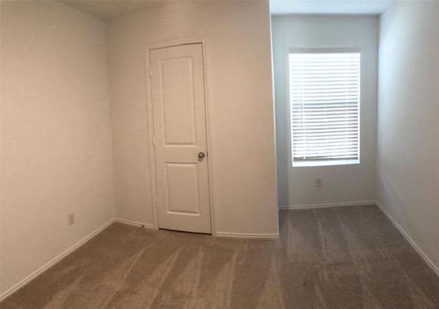 Building Photo - 700 Dashwood Dr