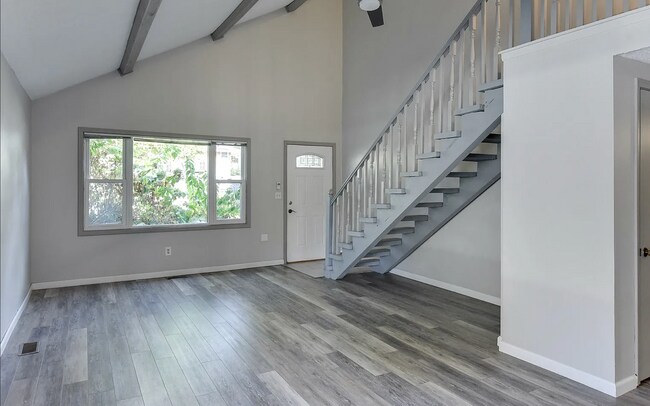 Foto del edificio - Spacious 3-Bedroom Benson Duplex with Atta...