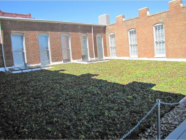 Foto del edificio - 133 N Sycamore St