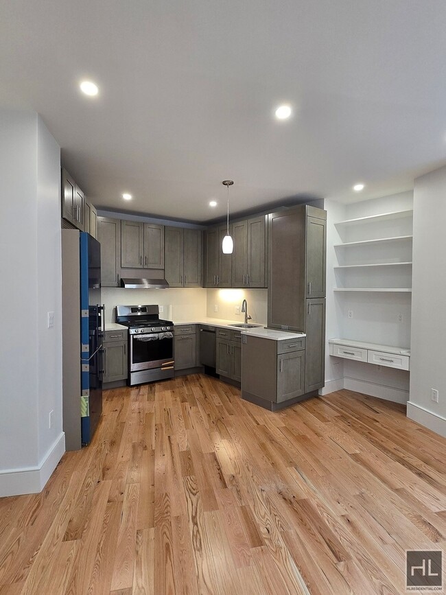 Building Photo - Star Kitchen Pre-War Charm