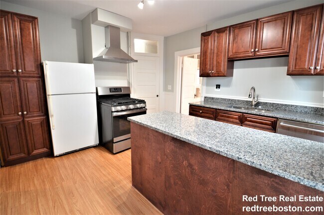 Foto del edificio - 82 Montebello Rd