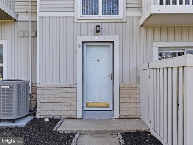 Foto del edificio - 7914 Bentley Village Dr