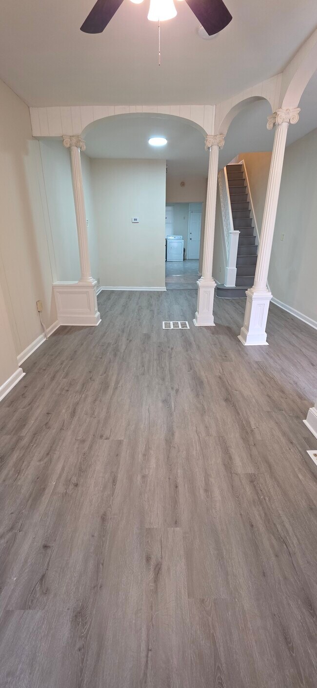 Foto del edificio - 2243 W Fayette St