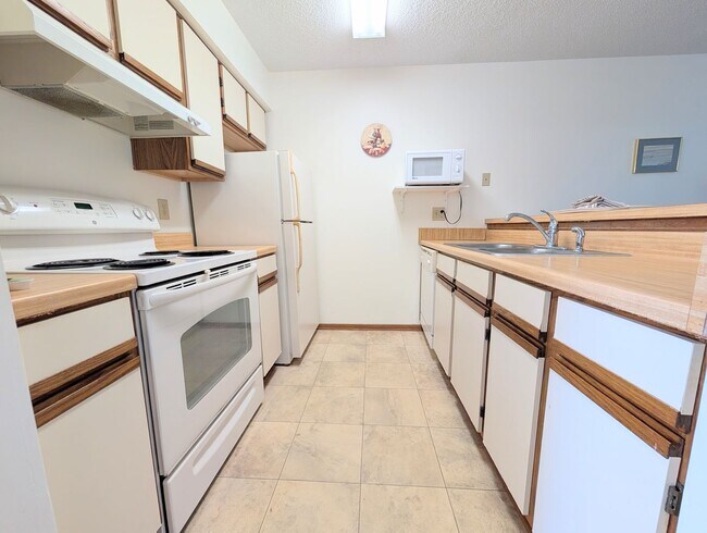 Building Photo - Little River Inn - Long Term Rental in Little River, SC