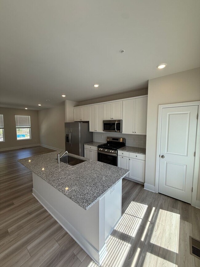 Foto del edificio - Stylish Townhome Overlooking River Marsh Golf Course- Cambridge, MD