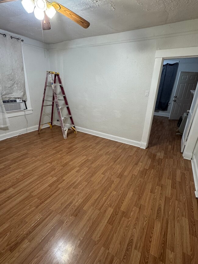 Building Photo - 220 Cedar St