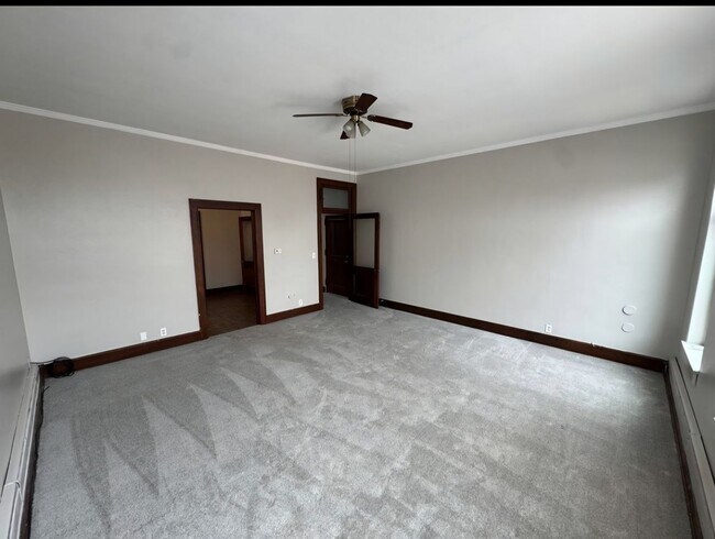 Foto del edificio - 1 bedroom/ 1 bath Upstairs Apartment