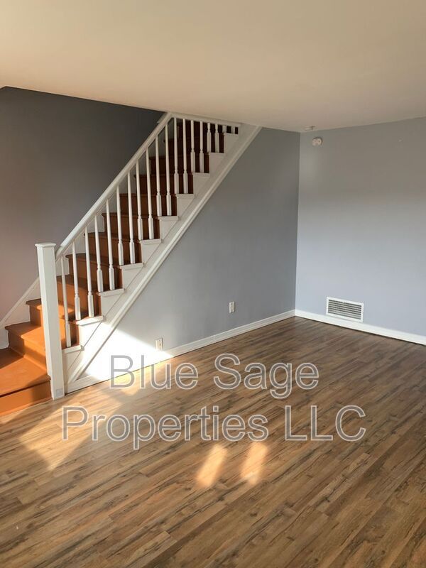 Building Photo - 2203 Bond Ave