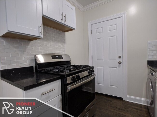 Foto del edificio - 3817 N Greenview Ave