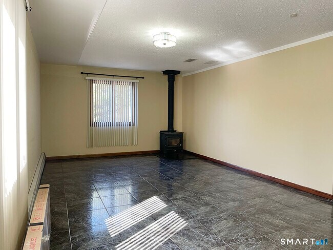 Foto del edificio - 121 S Main St