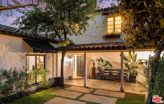 Foto del edificio - 1514 Sunset Plaza Dr