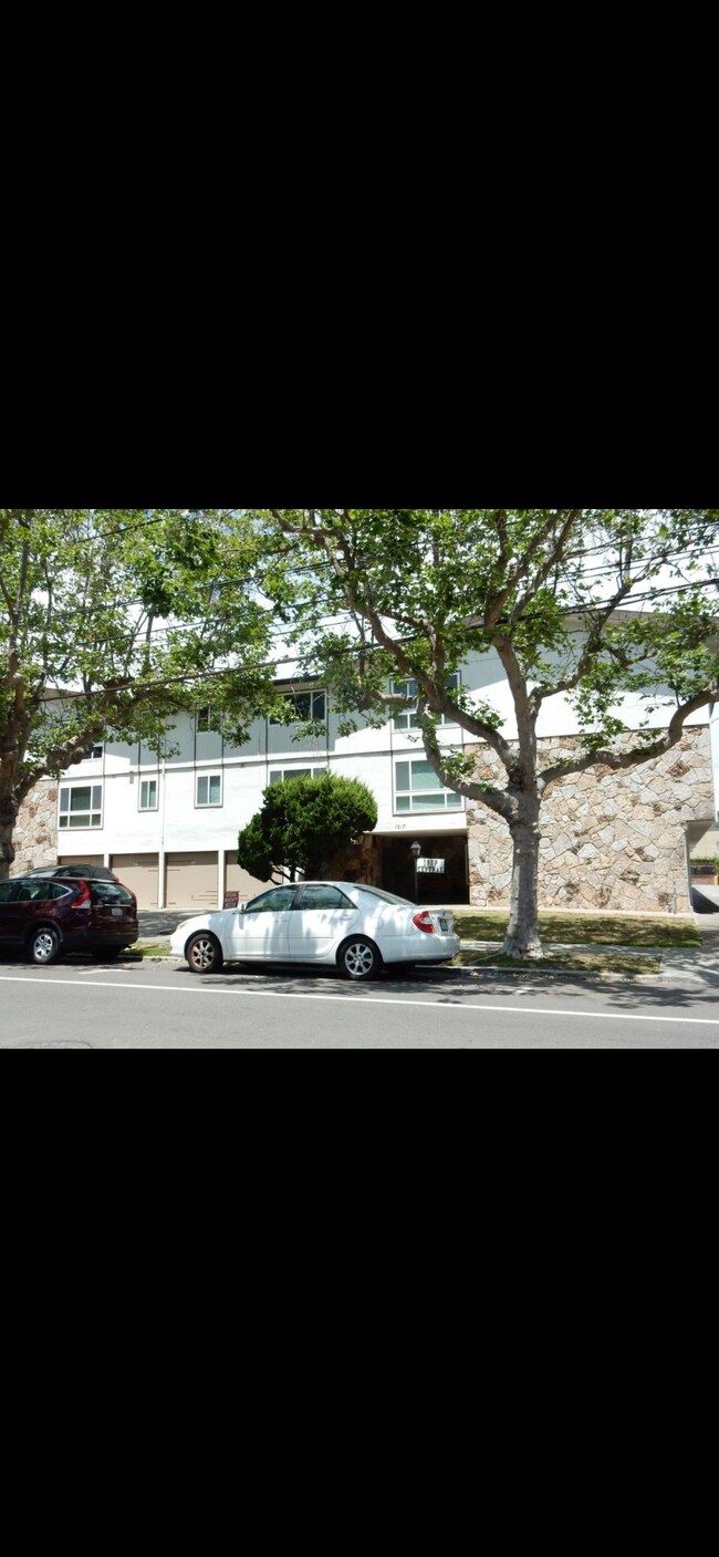 Foto del edificio - 1817 Central Ave