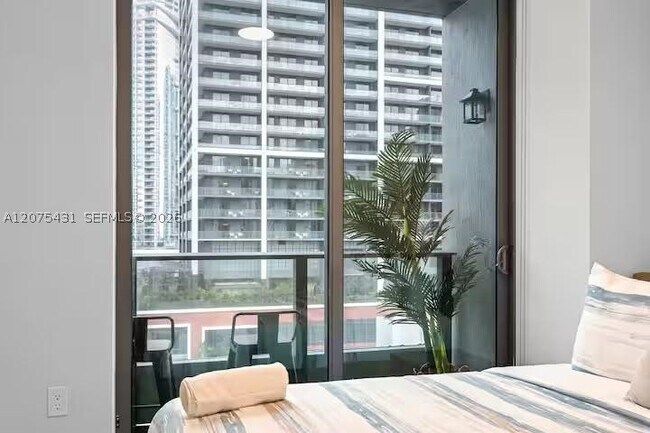 Foto del edificio - 121 NE 5th St