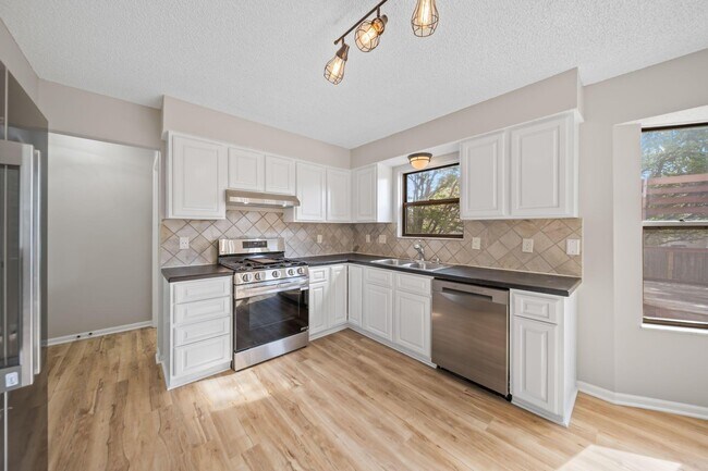 Foto del edificio - 3268 Stadler Dr