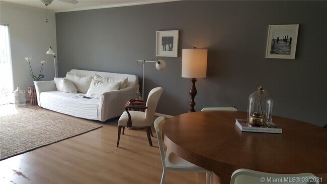 Foto del edificio - 8950 NE 8th Ave
