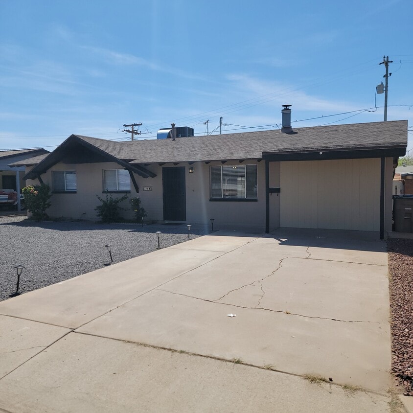 Photo - 301 E La Canada Blvd (Goodyear, AZ)