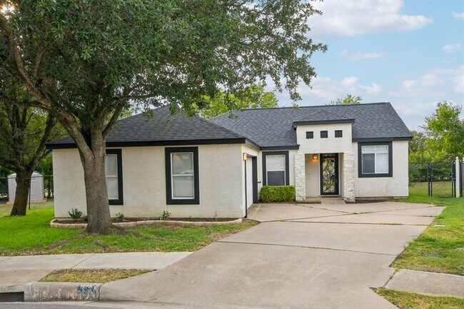 Building Photo - 3308 Ross Cove