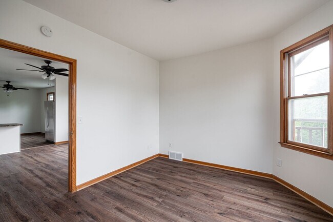 Foto del edificio - Classic Charm with Modern Updates - Upper ...